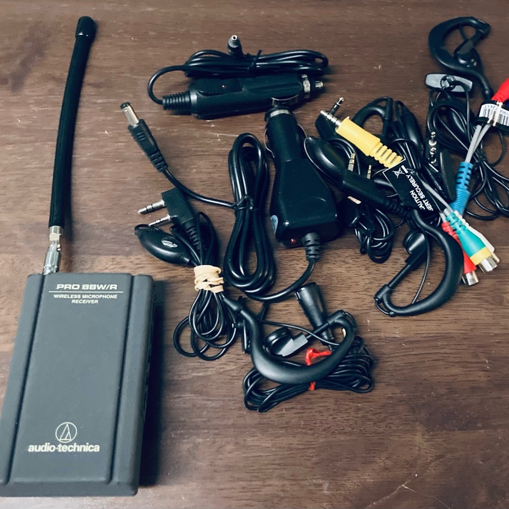 Audio Technica Pro 88W/R Wireless Receiver with Cables